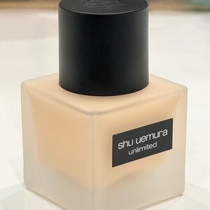 Shu Uemura Unlimited Foundation color 584